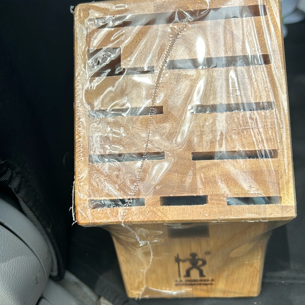 NEW IN PLASTIC J.A. Henckels International Hardwood Block 11 slots